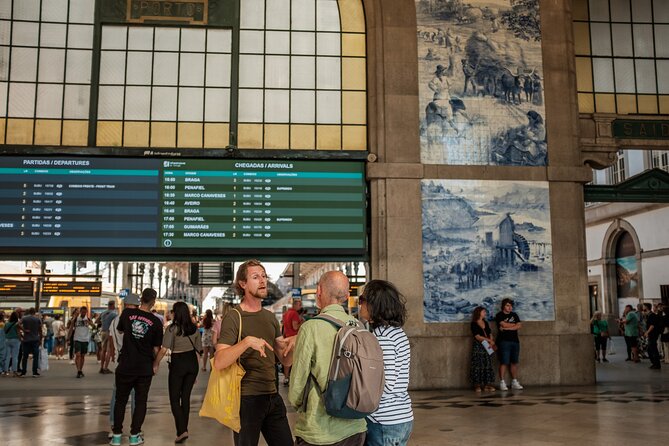 3-hour private guided walking tour of the BEST of Porto - Clérigos Tower: a presentation without the climb