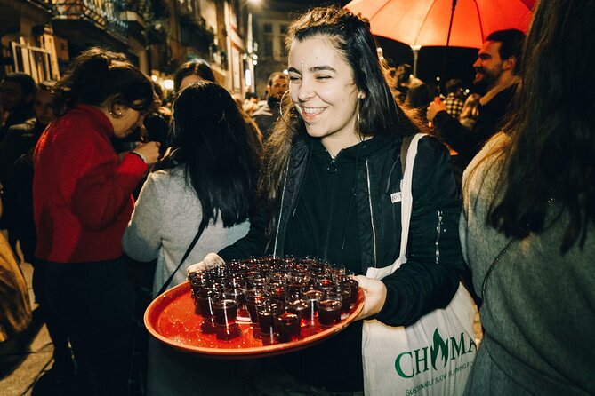 4-hour Guided Porto Pub Crawl with 6 drinks and VIP CLUBentry - Music, atmosphere, and the value of changing venues