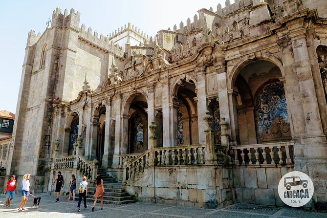 4-hour sightseeing tour in Porto - São Bento Station and its famous tile panels