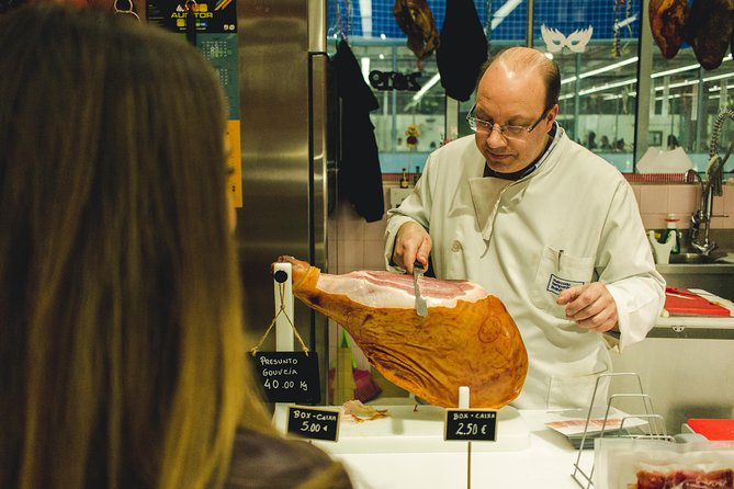 Authentic Food and Wine Tour in Porto by Food Lover Tour - Mercado do Bolhão and the flavor of local shopping