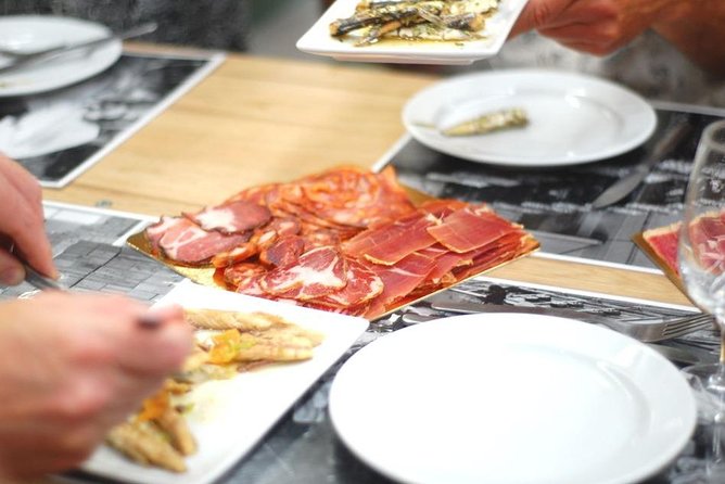 Authentic Porto Food Tour & Market Experience - Sampling Porto at the market
