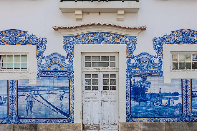 Aveiro Half Day Private Tour Porto w/ Moliceiro River Cruise - Barra Lighthouse: a quick coastal finish