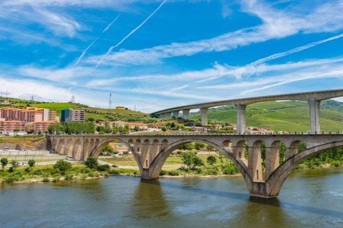 Boat Trip to Régua Through the Douro Valley with Breakfast and Lunch - Breakfast starts the morning simply