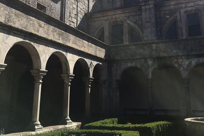 Braga and Guimarães Small Group Tour with Lunch From Porto - Guimarães Castle and the beginning of Portugal