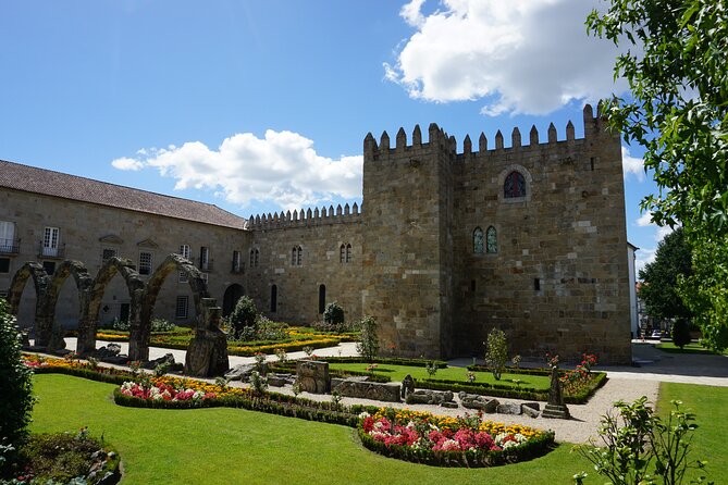 Braga & Guimarães Best-Of Private Tour – Customizable Experience - What the price includes, and what it does not