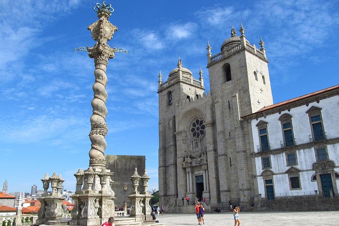 City tour through historic center of Porto with many insider tips 3 1/2 hrs. - Vitória viewpoint and the story of port wine