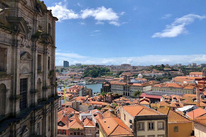 City Walking Tour & Port Wine Cellar - What the guides add to the experience
