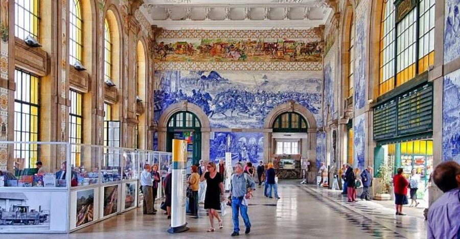 Combo: Porto City Half-Day Tour & Aveiro Half-Day Tour - The one-hour moliceiro cruise