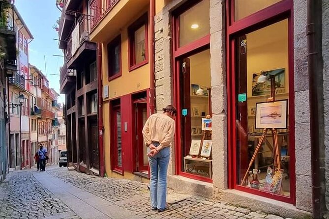 Create Watercolour With Hugo do Lago in Porto - Why the six-person limit matters