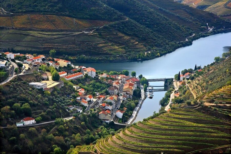 Day Cruise from Porto to Pinhão with Breakfast and Lunch - Breakfast sets the pace on the Douro