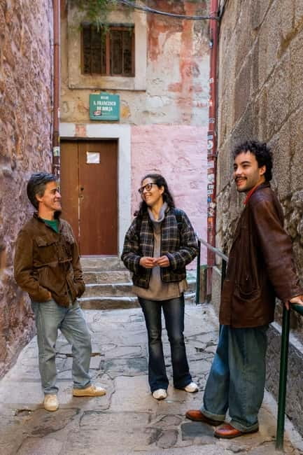 Discover Porto's Historical Roots Walking Tour - Vitória connects viewpoints with overlooked history