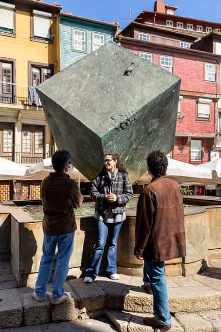 Discover Porto's Historical Roots Walking Tour - What the guide adds to the experience