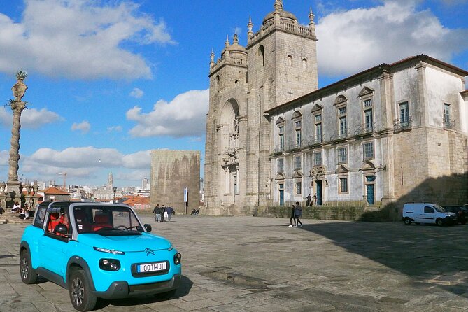 Discovering Porto in an eco-friendly vehicle - Passing Lello Bookstore without stopping