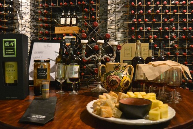 Douro Three Winery Small Group Tour with Lunch and Tastings - Lunch at a Douro vineyard estate
