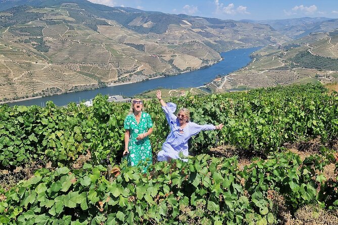 Douro Valley-Expert Guide-Boat-Lunch-Tastings-Offer wine bottle - The return on National Road 222