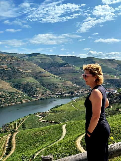 DOURO VALLEY: Premium Wine Tour, Winery Lunch & Private Boat - Lunch at a family farm