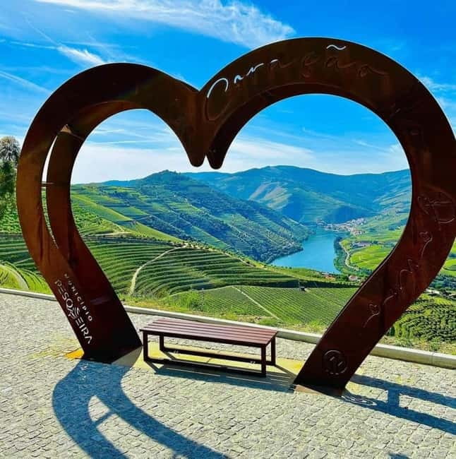 DOURO VALLEY: Premium Wine Tour, Winery Lunch & Private Boat - Sabrosa and the old winery tradition