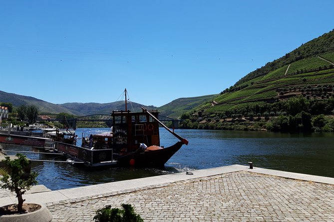 Douro Valley Private Premium Tour with Wine Tasting (1 to 4 people) - Lamego and the vineyard lunch