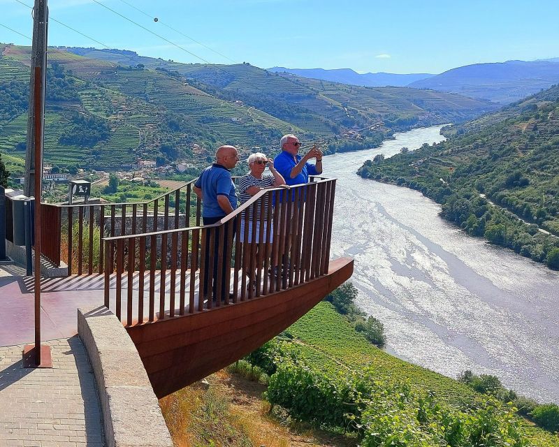 Douro Valley private tour & wine experience including lunch - The scenic N222 return to Porto