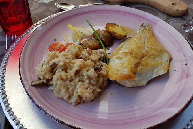 Douro Valley Wine Tour: 3 Vineyard Visits, Wine Tastings, Lunch - Leaving Porto early for Lamego