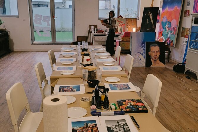 Downtown Porto Acrylic Painting Workshop for Groups or Individual - Why the small group limit matters