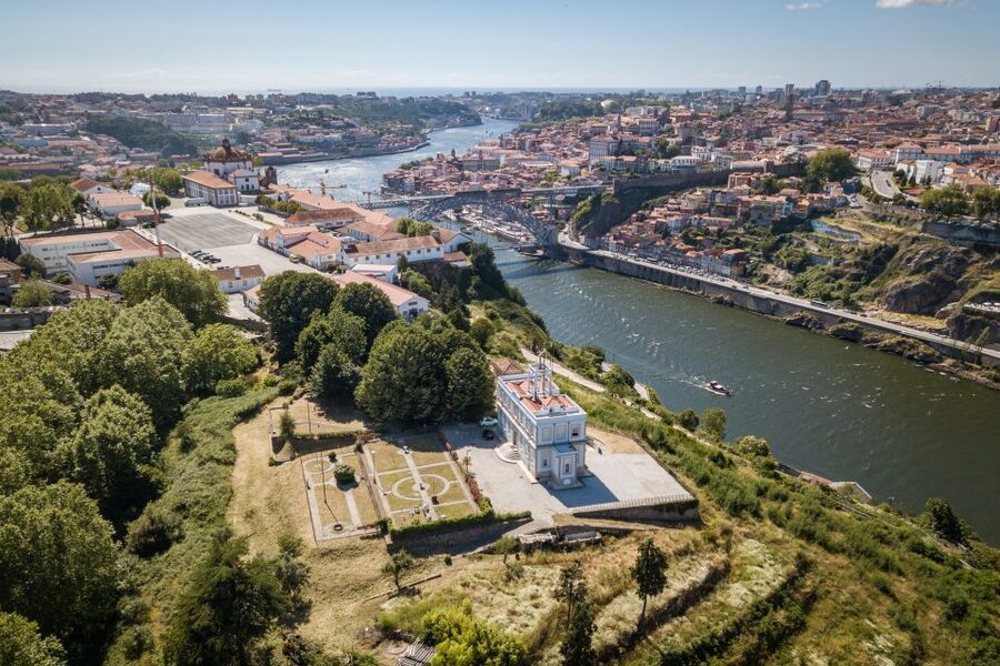 Exclusive visit to the Geophysical Institute of Porto - The quiet building behind Serra do Pilar