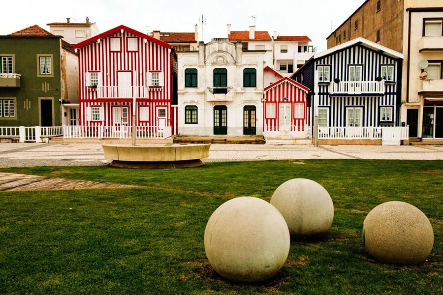 From Porto: Aveiro Half-Day Tour with 1-Hour Cruise - Leaving Porto near St. Bento Station