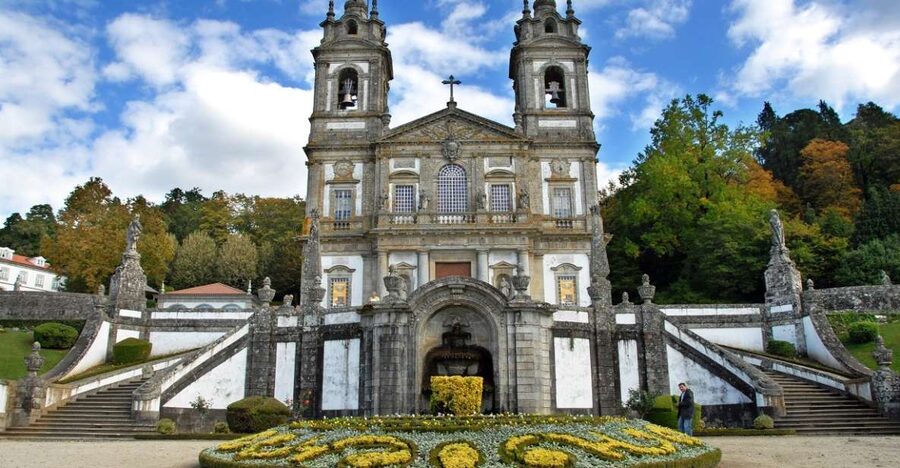 From Porto: Braga and Guimarães Full-Day Trip with Lunch - A Minho lunch with Vinho Verde