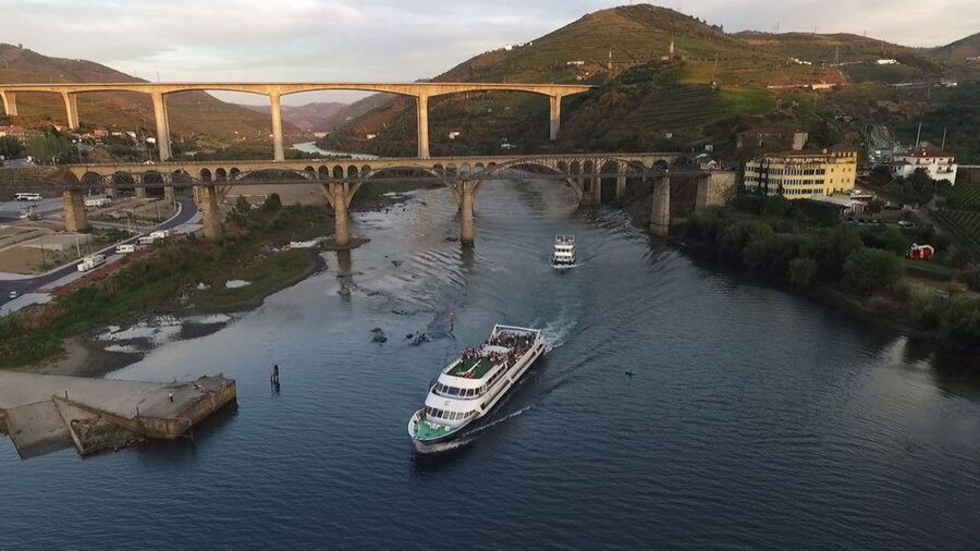 From Porto: Douro River Cruise, Winery Visit & Lunch - Breakfast on board as Porto fades away