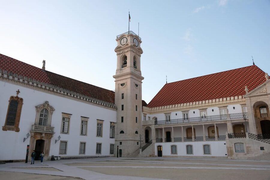 From Porto: Fátima and Coimbra Tour - Lunch and the long road to Coimbra