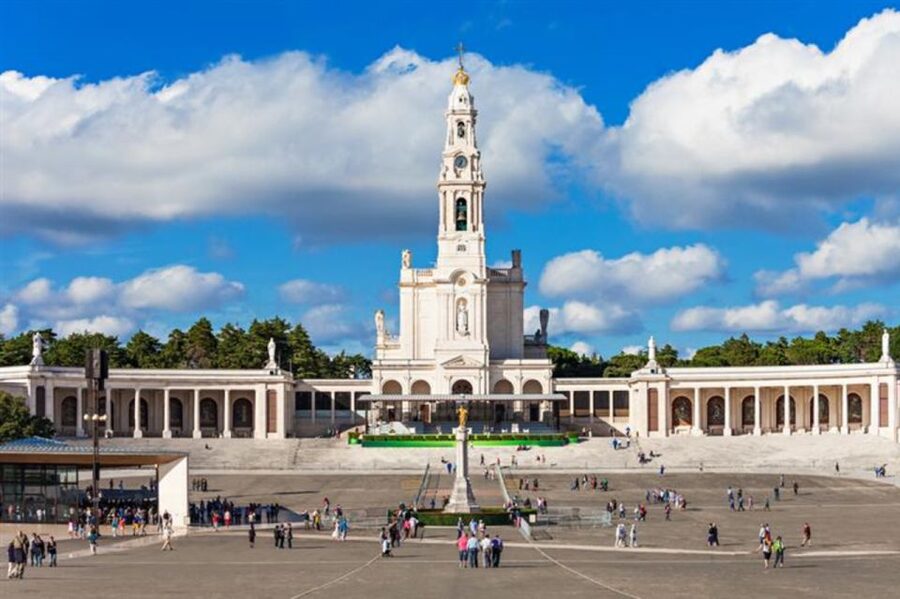 From Porto: Fatima and Miracle of Santarem Private Day Tour - Fatima’s Basilica and Pilgrimage Center