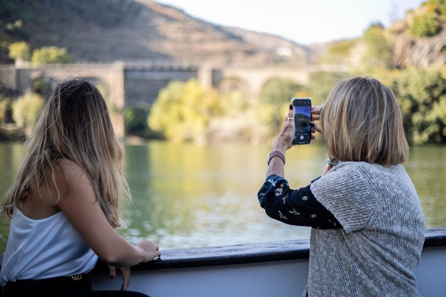 From Porto: Full-Day Douro Valley & Wine Tour with Lunch - Guides can shape the whole day