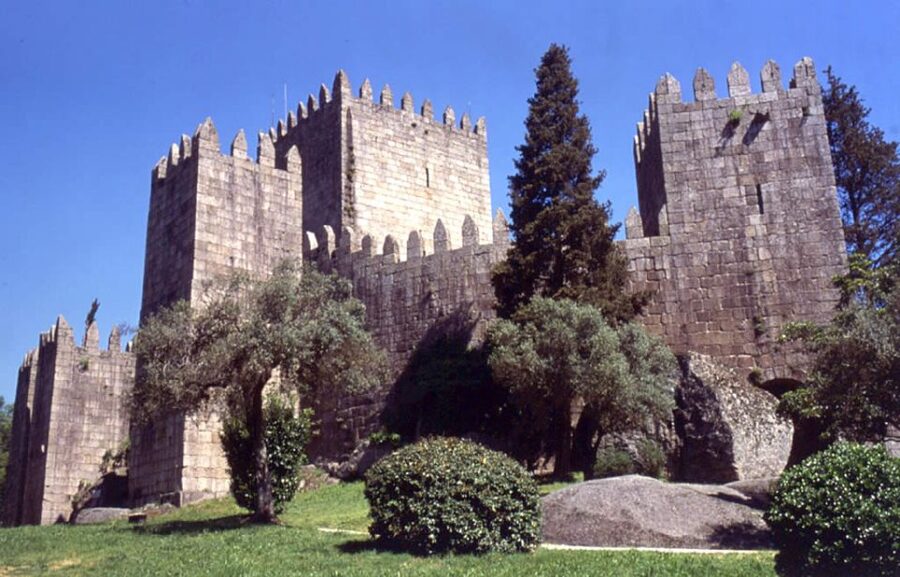 From Porto: Full-Day Trip of Minho Region - Guimarães rewards the walking tour