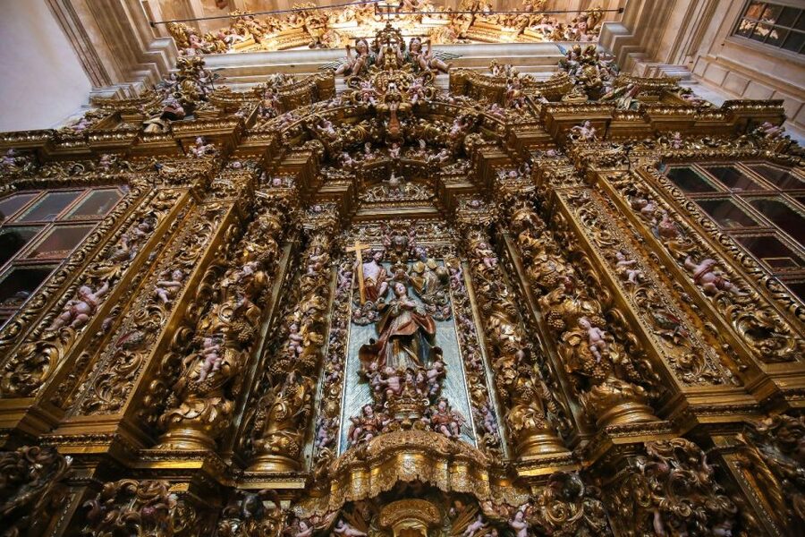 From Porto: Private Transfer to Lisbon with Coimbra & Fatima - Starting in Porto with your luggage