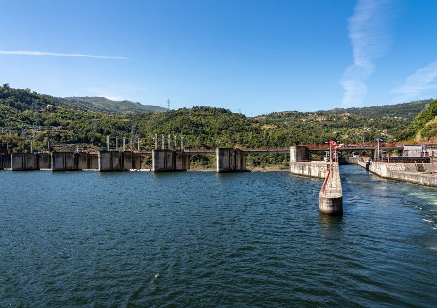From Porto: Régua to Porto River Cruise with Lunch on Board - Régua and the first look at Douro wine country
