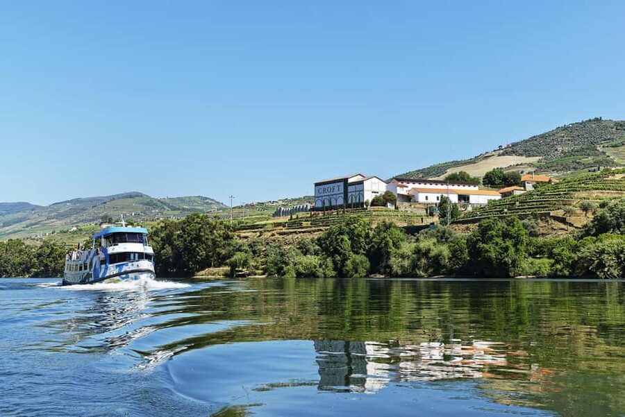 From Porto: Wine Tasting with Lunch at a Quinta, Cruise, and Train Ride - Cruising from Régua to Pinhão