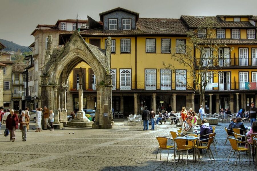 Guimarães Tour(4Hours): From Oporto;City Tour- Half Day Trip - What the guide adds to the buildings