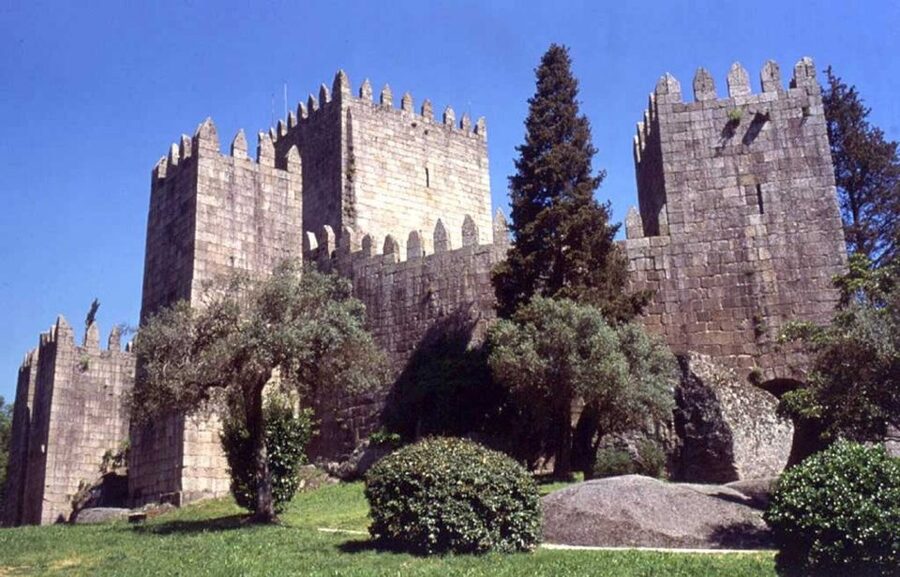 Guimarães Tour(4Hours): From Oporto;City Tour- Half Day Trip - A small group changes the feel of the visit