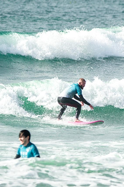 Matosinhos: Best surf Lesson with all equipment - The beach briefing and first surf movements