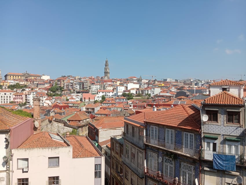 Monumental and historical Oporto with the Stock Exchange Palace - São Bento Station begins the story