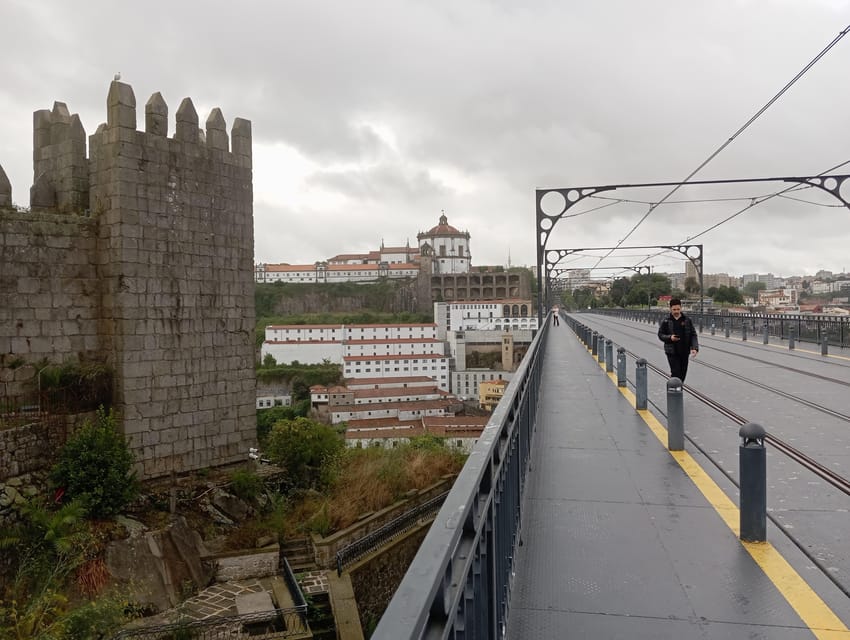 Monumental and historical Oporto with the Stock Exchange Palace - Vila Nova de Gaia adds the river’s other viewpoint