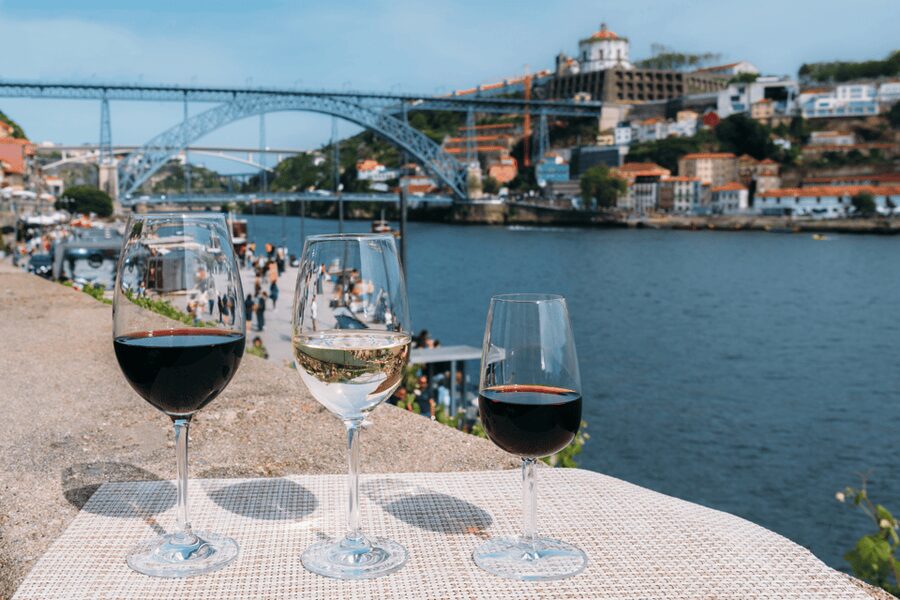 Oporto Tuk Tuk Tour: Among bridges and mysteries - 1.30h - Maria Pia Bridge and the Eiffel connection