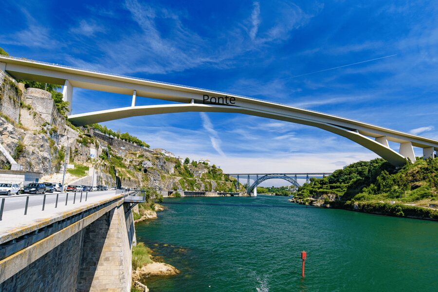 Oporto Tuk Tuk Tour: Among bridges and mysteries - 1.30h - What the $119 group price means