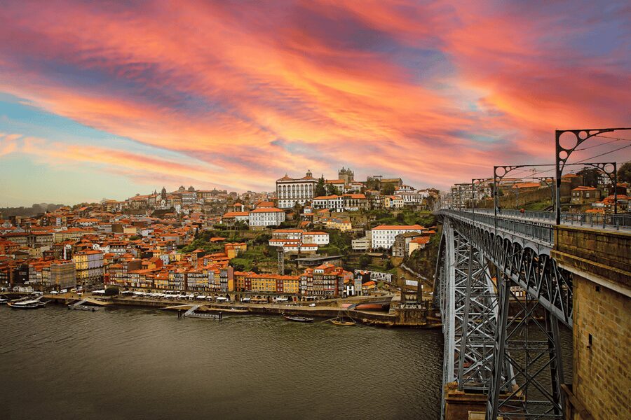 Oporto Tuk Tuk Tour: Among bridges and mysteries - 1.30h - Who will get the most from this tuk tuk ride