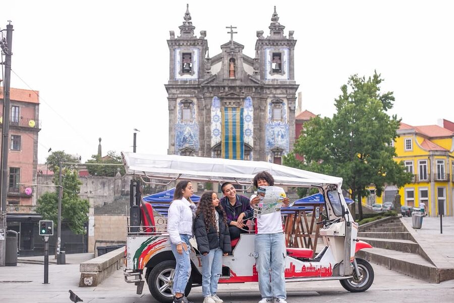 Oporto Tuk-Tuk Tour: Fast, Fun & Flexible – 1H to Full Day! - Clérigos, Batalha, and the upper city