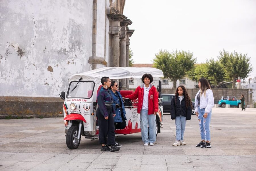 Oporto Tuk-Tuk Tour: Fast, Fun & Flexible – 1H to Full Day! - Adding Foz for a longer ride
