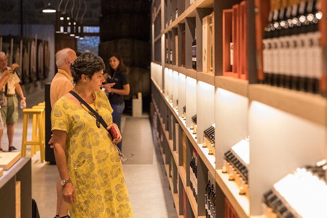 Poças Guided Visit and Wine Tasting of 3 Port Wines - Who should book this Poças experience