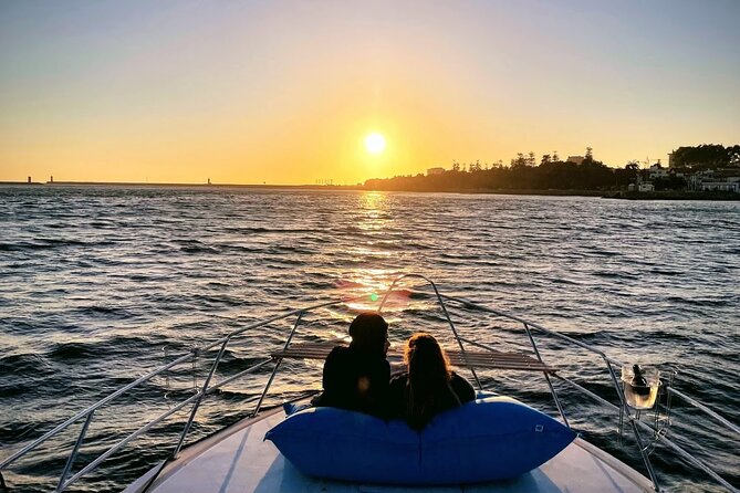 Port : 6 Bridges Cruise With Sunset option & Port wine - Drinks, blankets, and the small comforts