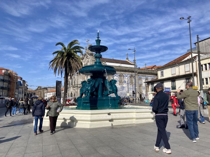 Port wine & wine walking tour with culture - max 8 pax - Through the historic center to Ribeira