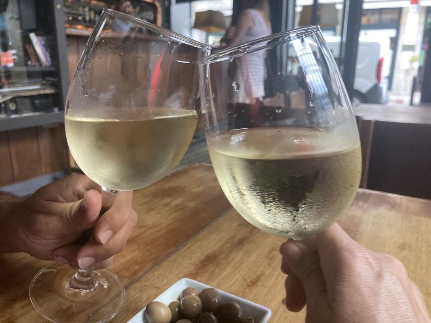 Port wine & wine walking tour with culture - max 8 pax - Vinho Verde with northern specialties